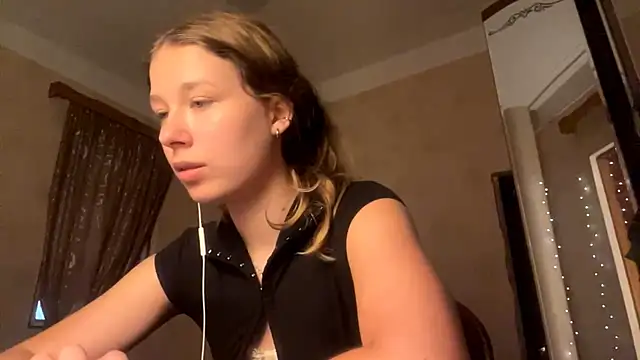 Snapshot of TarenOgilvie chatting on July 4, 2026, 3:49 pm TarenOgilvie online show from July 4, 2026, 3:49 pm