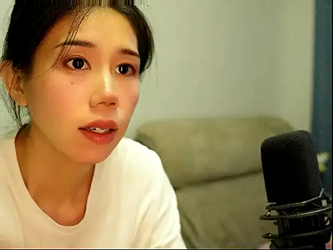 Snapshot of Anna-b8 chatting on July 6, 2026, 1:01 am Anna-b8 online show from July 6, 2026, 1:01 am