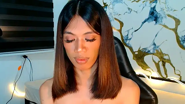 Snapshot of Velvet_Aurora chatting on July 7, 2026, 6:47 am Velvet Aurora online show from July 7, 2026, 6:47 am