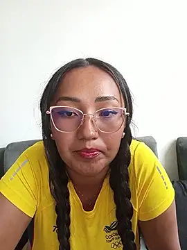 Snapshot of chells_ chatting on July 7, 2026, 6:22 pm chells online show from July 7, 2026, 6:22 pm
