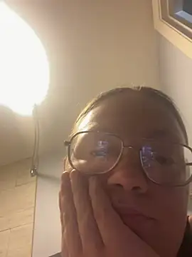Snapshot of Mrsslovelylilyyy chatting on July 24, 2026, 12:34 pm Mrsslovelylilyyy online show from July 24, 2026, 12:34 pm