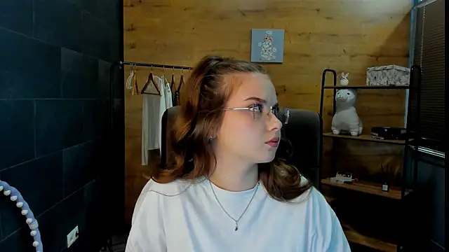 KellyyPalmer online show from July 15, 2026, 11:50 am