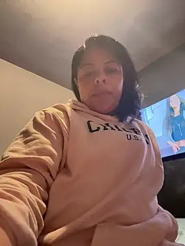 Snapshot of Tais36 chatting on July 6, 2026, 2:24 pm Tais36 online show from July 6, 2026, 2:24 pm