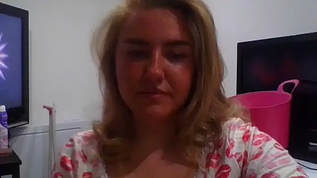 Snapshot of MaddyCherryX chatting on July 4, 2026, 9:30 pm MaddyCherryX online show from July 4, 2026, 9:30 pm