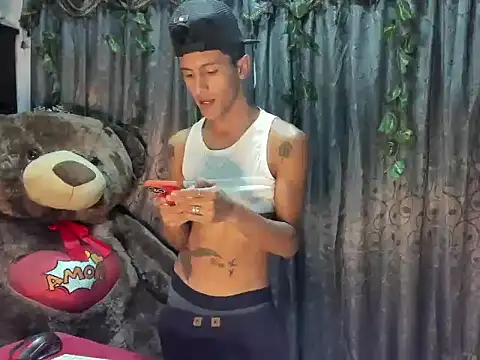 hot guys23 online show from July 17, 2026, 9:34 pm