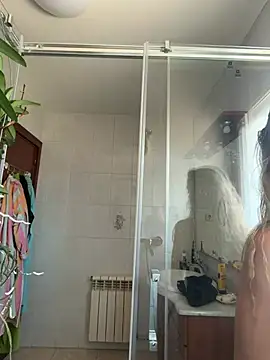 lunavelveett online show from July 7, 2026, 1:25 pm