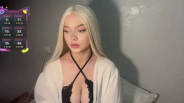 Snapshot of ElsaJeanX chatting on July 15, 2026, 12:45 pm ElsaJeanX online show from July 15, 2026, 12:45 pm