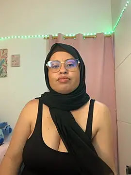 Snapshot of Amira-sult chatting on July 19, 2026, 11:01 pm Amira-sult online show from July 19, 2026, 11:01 pm
