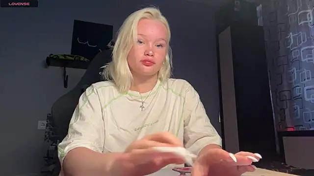 JoleneDorow online show from July 6, 2026, 1:56 am