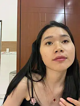 xiaoqiaoyy online show from July 8, 2026, 1:23 pm