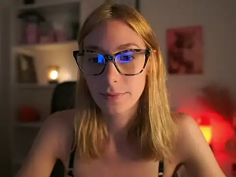 RachelMoore18 online show from July 8, 2026, 7:53 am