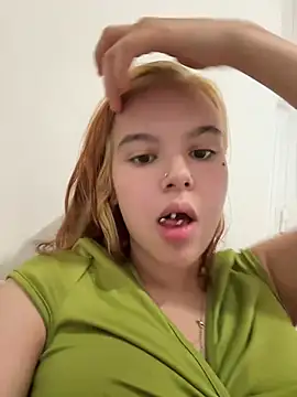 Snapshot of cristinaculona chatting on July 22, 2026, 12:18 pm cristinaculona online show from July 22, 2026, 12:18 pm