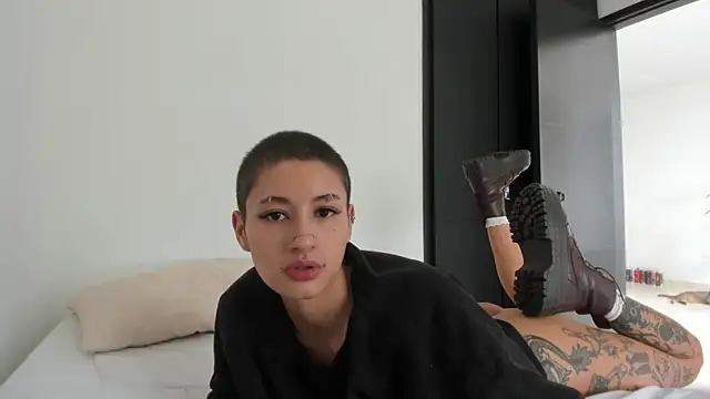 Snapshot of xreeeeviz chatting on July 9, 2026, 4:39 pm xreeeeviz online show from July 9, 2026, 4:39 pm