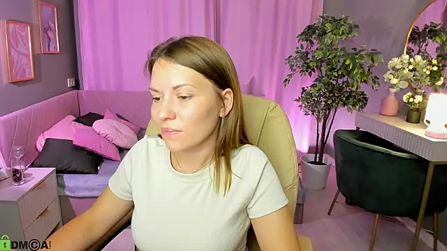 Kira Miragee online show from July 14, 2026, 4:17 am