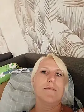 Snapshot of Amina-lov chatting on July 11, 2026, 12:16 pm Amina-lov online show from July 11, 2026, 12:16 pm