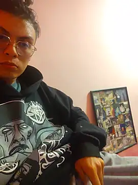 Snapshot of Tian_Valenzia chatting on July 11, 2026, 9:37 pm Tian Valenzia online show from July 11, 2026, 9:37 pm