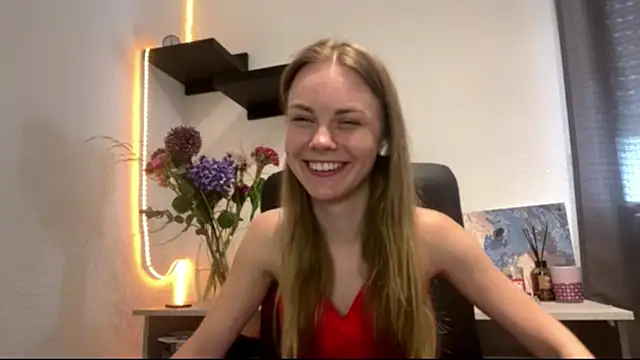 Snapshot of SunnyStrike chatting on July 17, 2026, 10:12 am SunnyStrike online show from July 17, 2026, 10:12 am