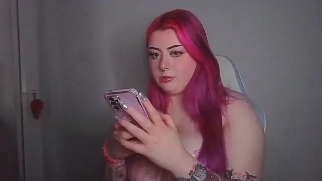 Snapshot of okayyyhoney chatting on July 18, 2026, 2:31 am okayyyhoney online show from July 18, 2026, 2:31 am