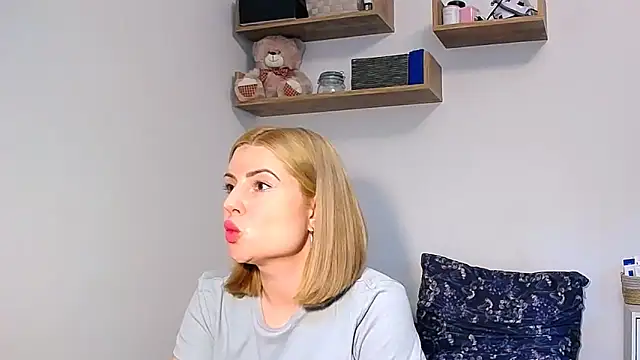 alisenties online show from September 24, 2025, 2:23 pm