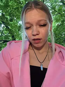 Snapshot of Foxy_Blondie chatting on August 6, 2026, 4:29 am Foxy Blondie online show from August 6, 2026, 4:29 am