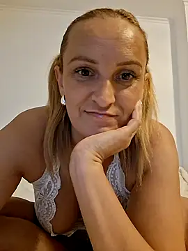 Snapshot of Asweety1 chatting on July 17, 2026, 8:28 pm Asweety1 online show from July 17, 2026, 8:28 pm