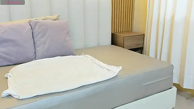 Amyfoster4 online show from July 17, 2026, 3:20 pm