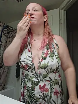 XxMs StarzxX online show from June 17, 2026, 1:32 pm