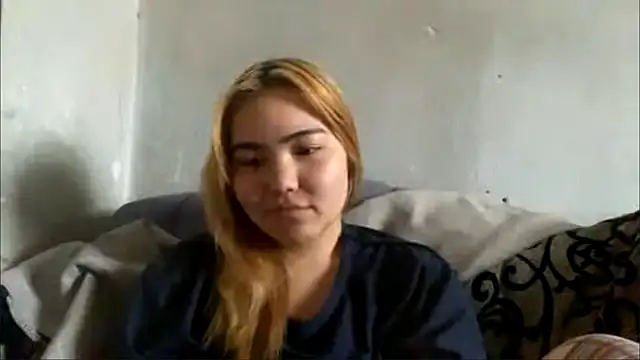 Snapshot of MollyTaken chatting on July 23, 2026, 10:01 am MollyTaken online show from July 23, 2026, 10:01 am