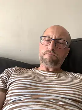 Snapshot of Rosbif69 chatting on July 16, 2026, 2:14 pm Rosbif69 online show from July 16, 2026, 2:14 pm