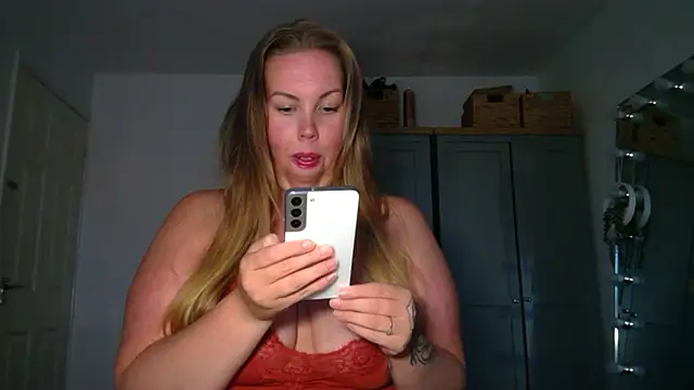 Snapshot of BecWilde chatting on July 31, 2026, 7:22 pm BecWilde online show from July 31, 2026, 7:22 pm