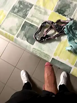 swissboy22 online show from October 22, 2025, 2:05 pm