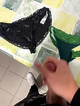 swissboy22 online show from October 29, 2025, 10:31 pm