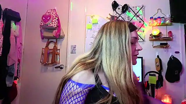 xxKitten online show from July 21, 2026, 5:20 am