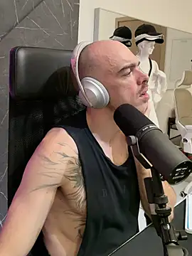 logan2kelly online show from August 1, 2026, 11:03 pm