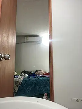 riri brunnete online show from March 15, 2025, 11:40 am