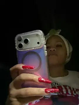 Snapshot of riri_brunnete chatting on June 28, 2026, 4:52 am riri brunnete online show from June 28, 2026, 4:52 am