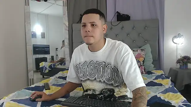 Snapshot of AnthoonyReyes chatting on July 25, 2026, 2:34 pm AnthoonyReyes online show from July 25, 2026, 2:34 pm