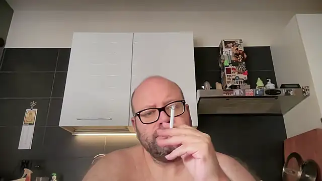 Snapshot of theitalianbear chatting on June 10, 2026, 6:25 am theitalianbear online show from June 10, 2026, 6:25 am