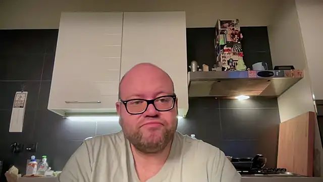 Snapshot of theitalianbear chatting on February 12, 2025, 10:59 pm theitalianbear online show from February 12, 2025, 10:59 pm