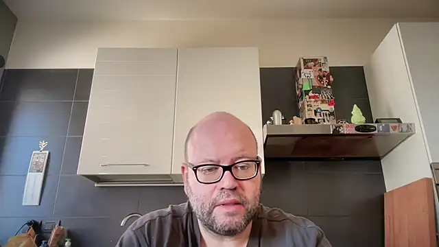 Snapshot of theitalianbear chatting on October 7, 2025, 9:43 am theitalianbear online show from October 7, 2025, 9:43 am