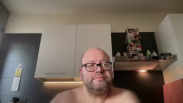 Snapshot of theitalianbear chatting on June 7, 2026, 5:01 am theitalianbear online show from June 7, 2026, 5:01 am