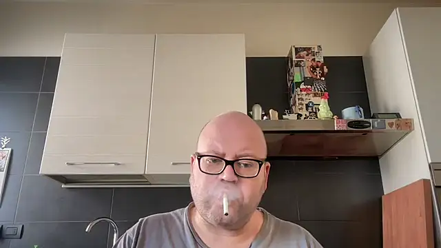 Snapshot of theitalianbear chatting on March 15, 2025, 12:45 pm theitalianbear online show from March 15, 2025, 12:45 pm