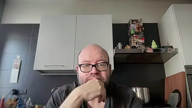 Snapshot of theitalianbear chatting on October 12, 2025, 6:37 am theitalianbear online show from October 12, 2025, 6:37 am