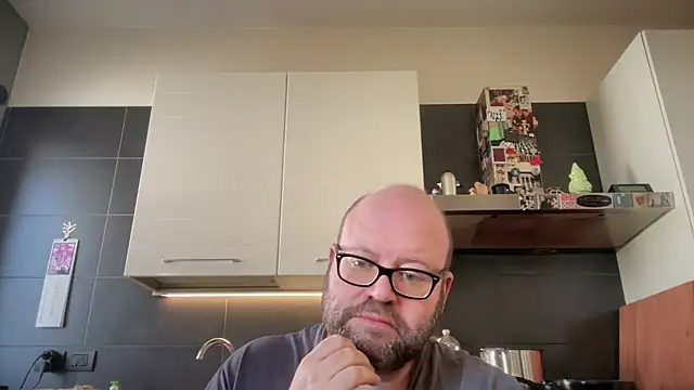 theitalianbear online show from April 16, 2026, 11:22 am