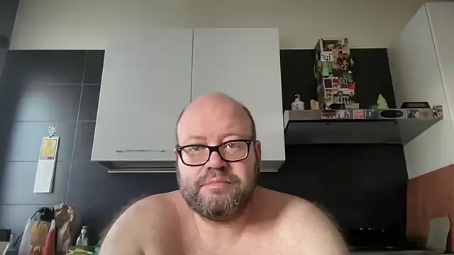Snapshot of theitalianbear chatting on June 18, 2026, 4:33 am theitalianbear online show from June 18, 2026, 4:33 am