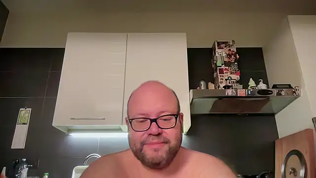 Snapshot of theitalianbear chatting on May 15, 2026, 11:36 pm theitalianbear online show from May 15, 2026, 11:36 pm