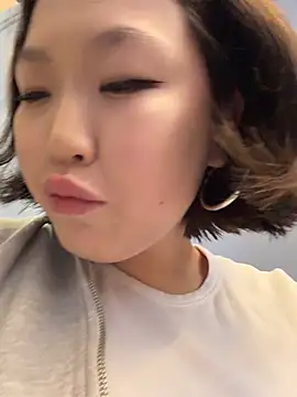 Snapshot of CreamPuff- chatting on August 2, 2026, 9:40 am CreamPuff- online show from August 2, 2026, 9:40 am