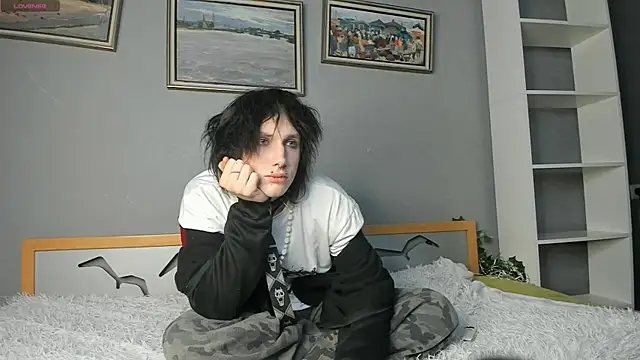 Snapshot of Ember_Vixen chatting on July 25, 2026, 9:54 pm Ember Vixen online show from July 25, 2026, 9:54 pm