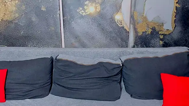 Stuning  Lily online show from April 2, 2026, 8:43 am