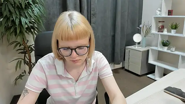 Snapshot of VanitaHymas chatting on July 29, 2026, 9:52 am VanitaHymas online show from July 29, 2026, 9:52 am